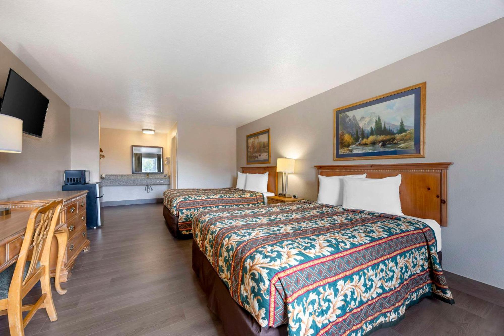 Rodeway Inn Олбани Екстериор снимка